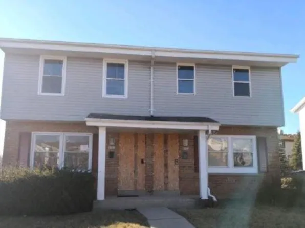 8521 W Fairy Chasm Dr, Milwaukee, WI 53224