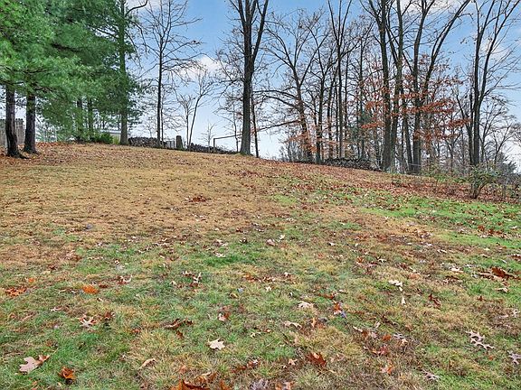 4th image of 195 Woodstock Ln