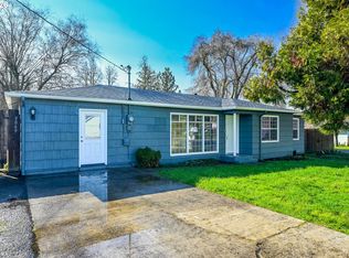 3069 W Sherwood Ave, Roseburg, OR 97471