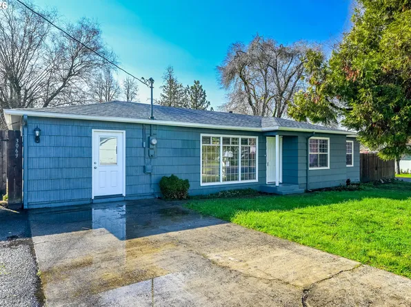3069 W Sherwood Ave, Roseburg, OR 97471