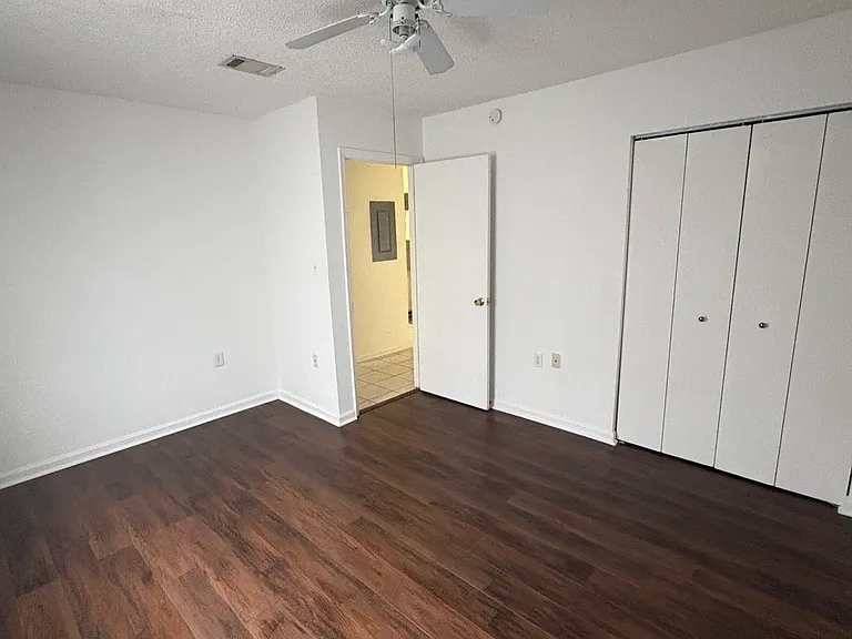 502 Chateau Cir — Photo 7