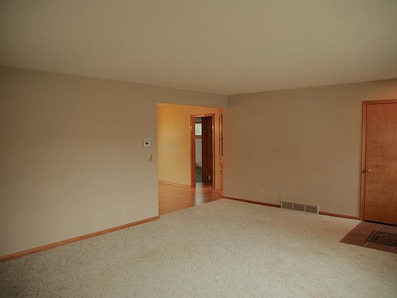 4th image of 1132 Linn Ave