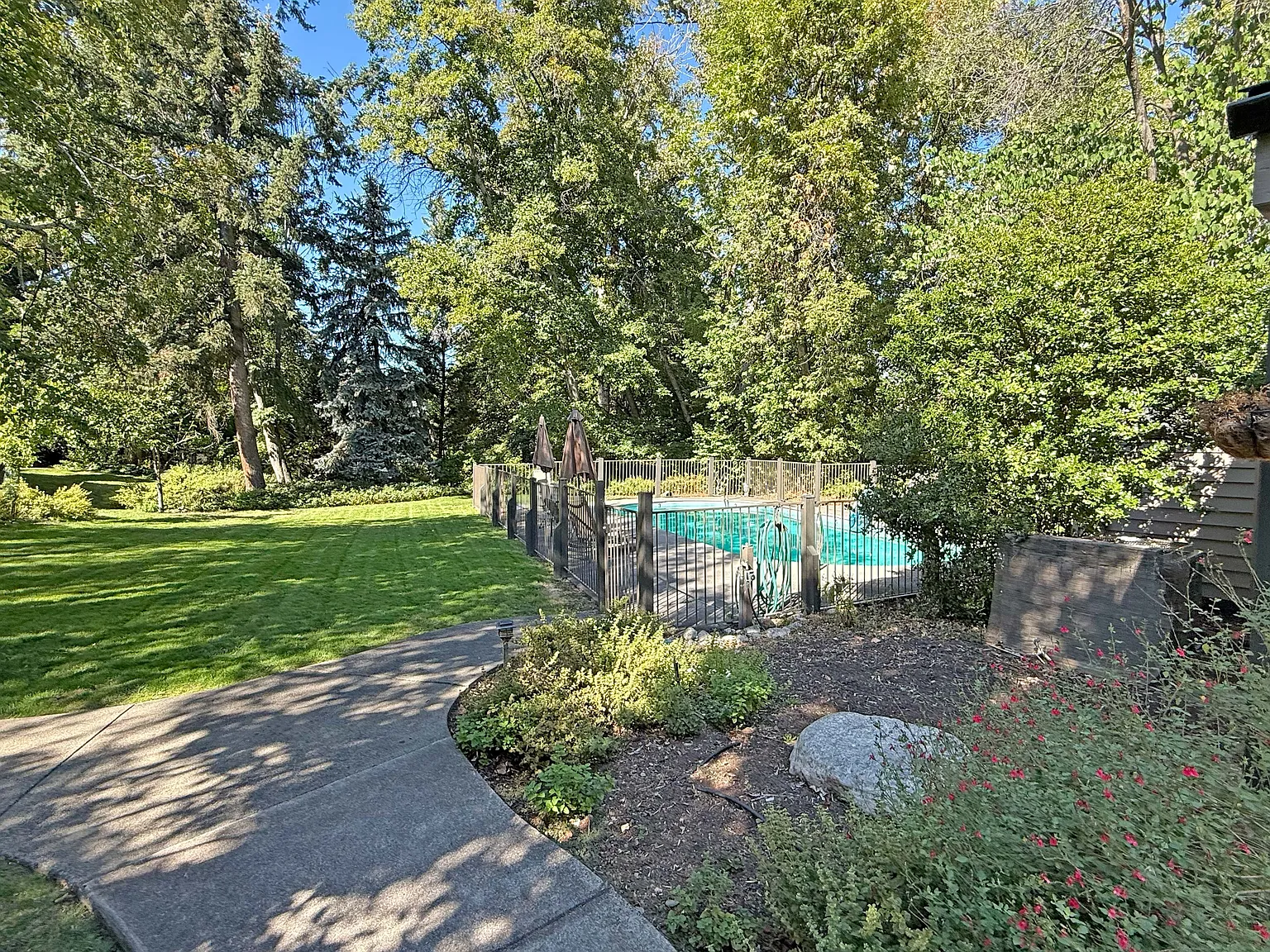 2 bed, 1400 sqft, $1,950 — Photo 3