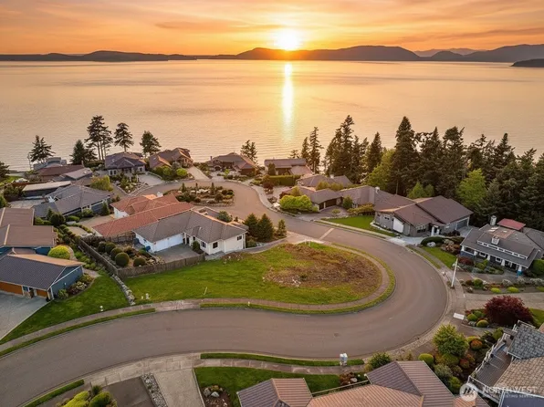 2414 Washington Court, Anacortes, WA 98221
