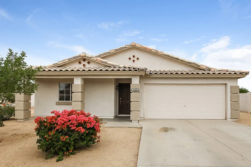 3 bed, 2.0 bath, 1451 sqft, $1,960 — Photo 1