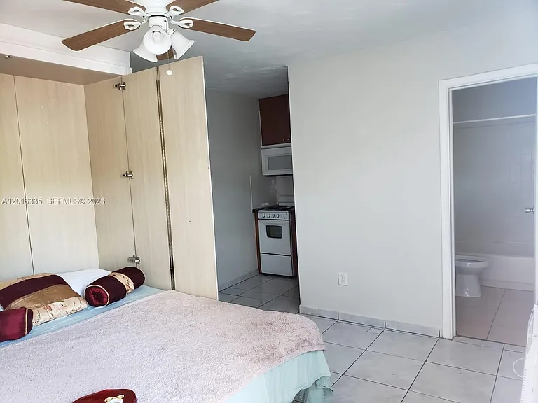 554 NE 68th St #4 — Photo 14