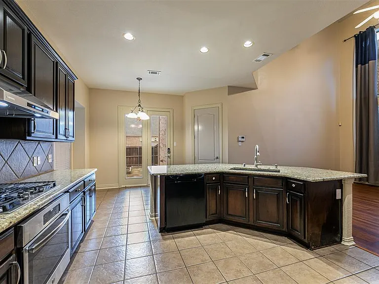 1475 Cambridge Dr — Photo 10