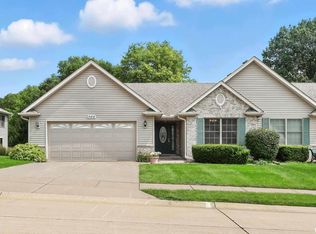 709 Hartz Ct, Le Claire, IA 52753