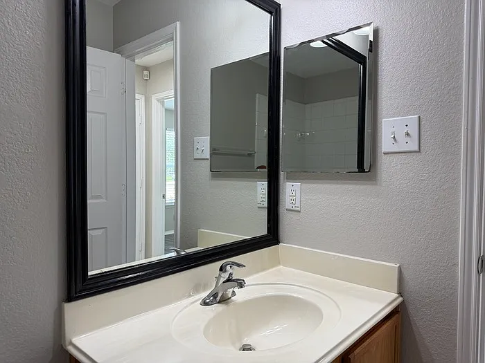 817 Live Oak Dr — Photo 9