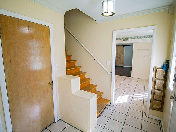 4th image of 411 SE Evergreen Dr