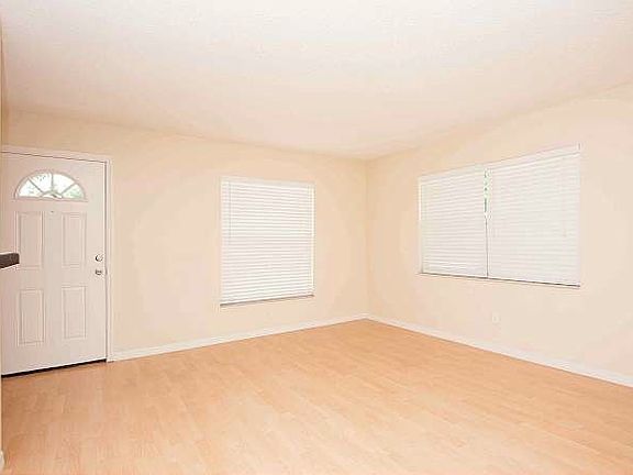 5th image of 12 Elkwood Ct