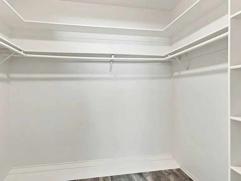 4247 Matilija Ave #102 — Photo 35
