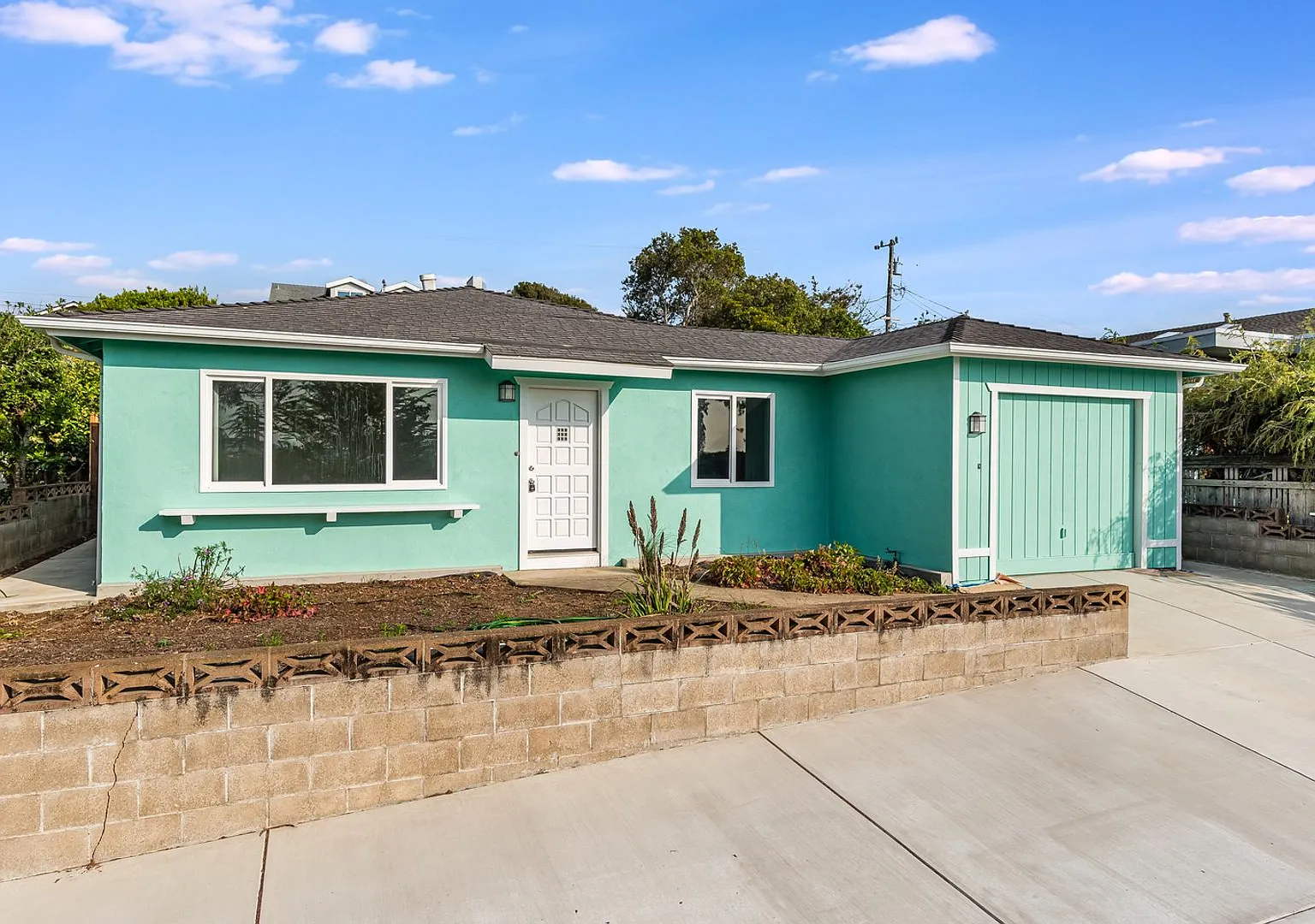 3 bedroom home in the Heights — Photo 1