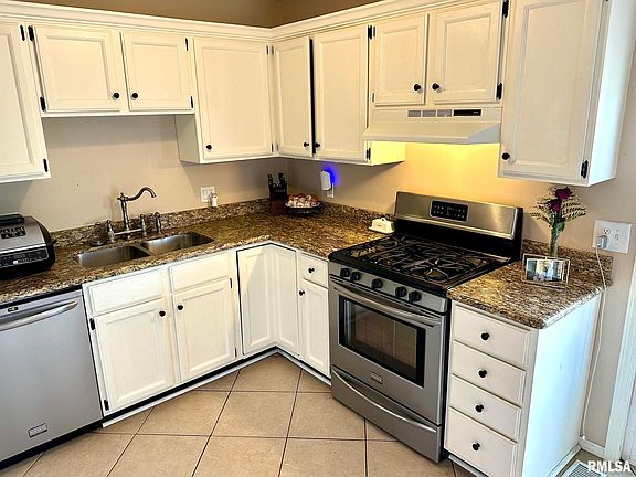 5th image of 1107 Hall Dr W