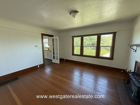 3rd image of 1360 Skillman Ln