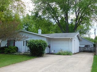 1428 Crestwood Dr, Aurora, IL
