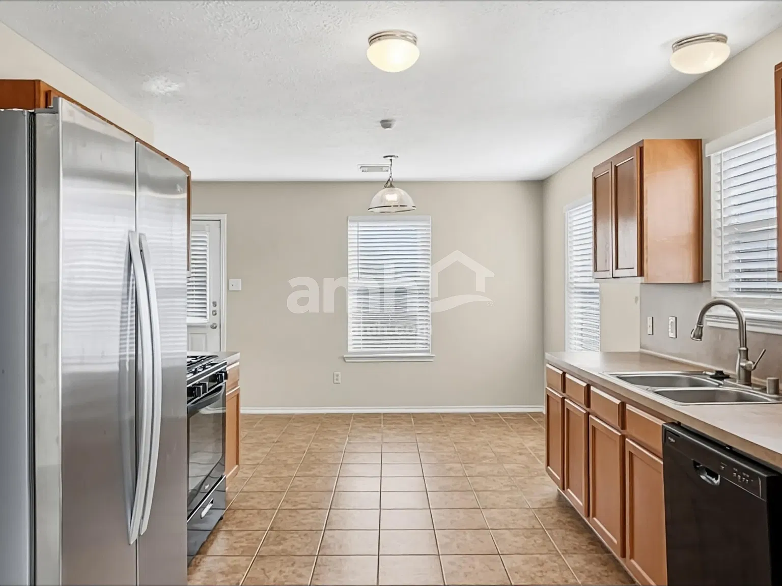 3 bed, 2.5 bath, 1702 sqft, $1,815 — Photo 4