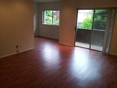 Living room goes to the balcony