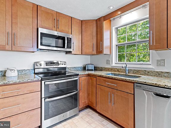 4th image of 15142 Red Cedar Dr