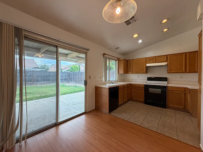 2350 E Fallbrook Ave #9 — Photo 8