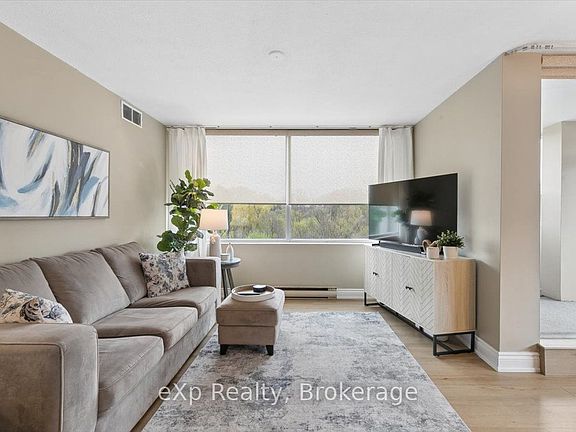5th image of 39 Stavebank Rd N #403