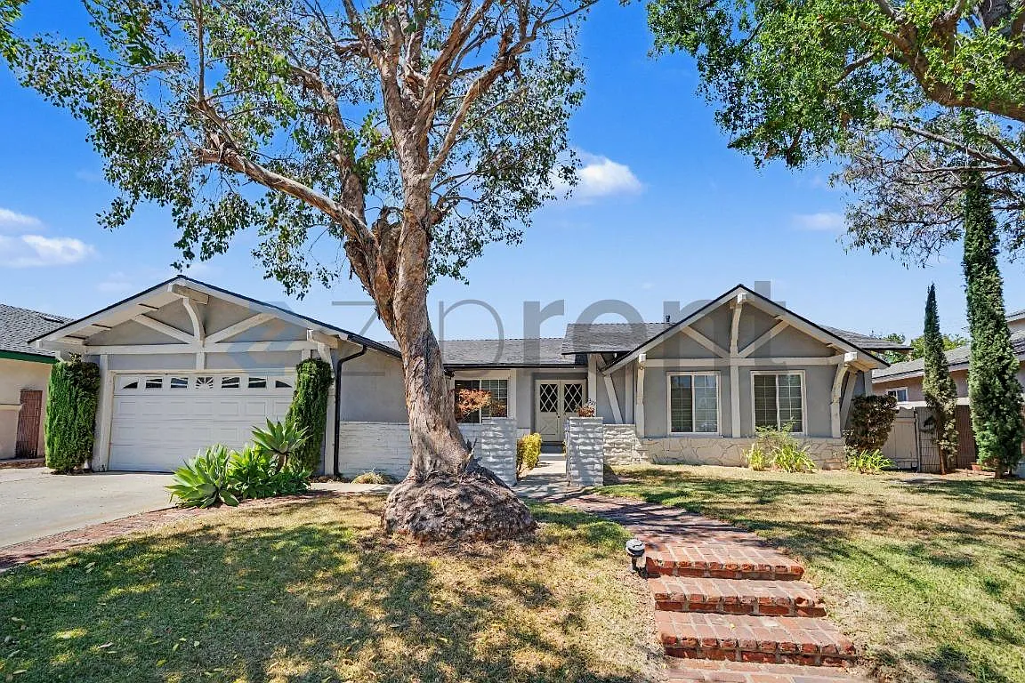 4 bed, 2.5 bath, 1861 sqft, $4,125 — Photo 1