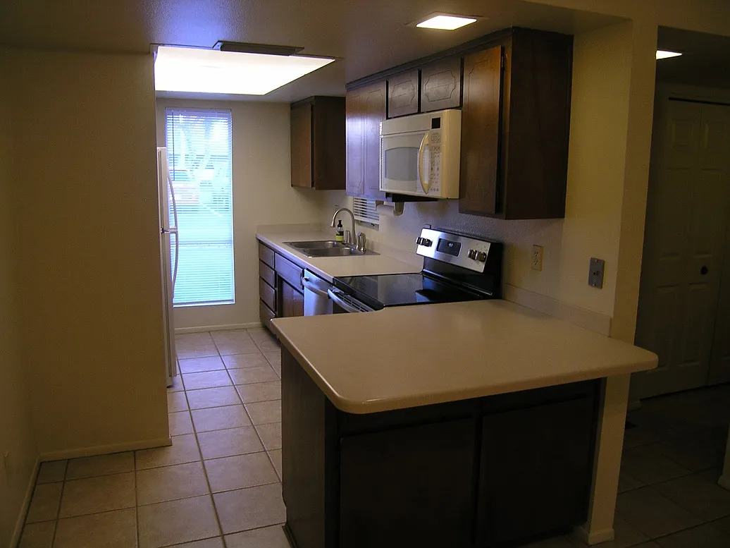 2 bed, 1127 sqft, $2,049 — Photo 4