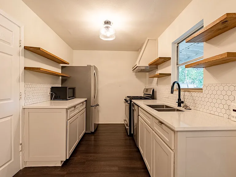 6505 Pevensey Dr — Photo 11