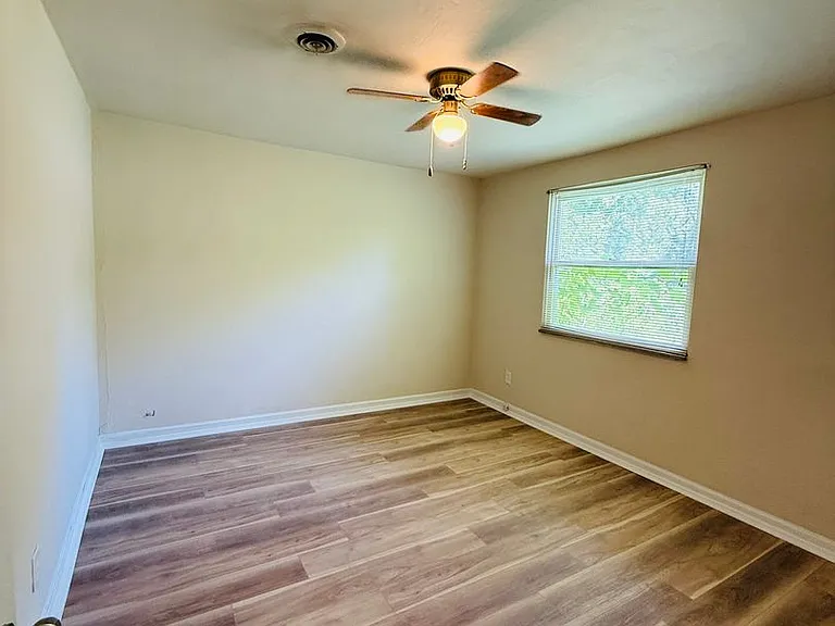 544 Thurston Ave — Photo 17