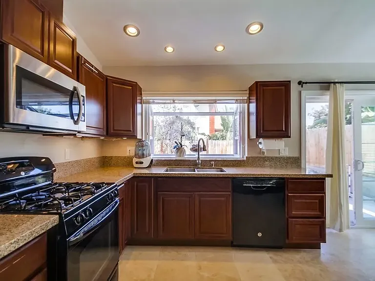 1569 Spring Creek Ln — Photo 10