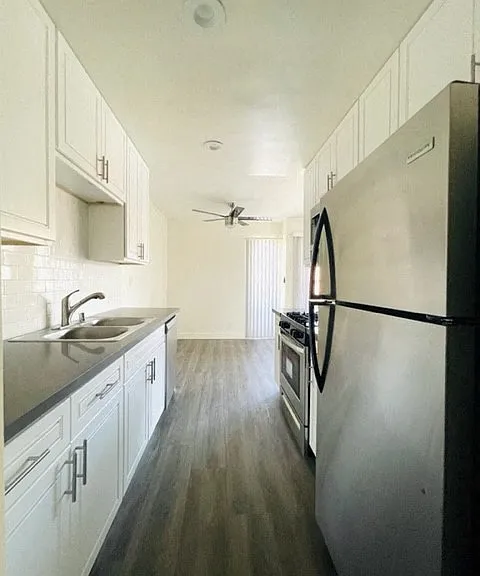 2311 S Bentley Ave — Photo 10