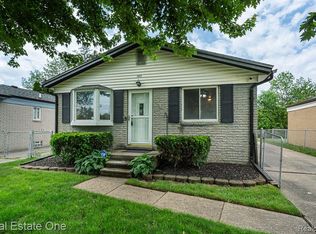 35071 Kirby St, Clinton Township, MI 48035