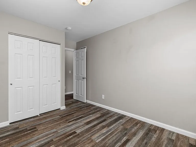 6593 Buckingham Palace Dr — Photo 34