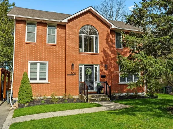 209 Rifle Range Rd, Hamilton, ON L8S 3B8