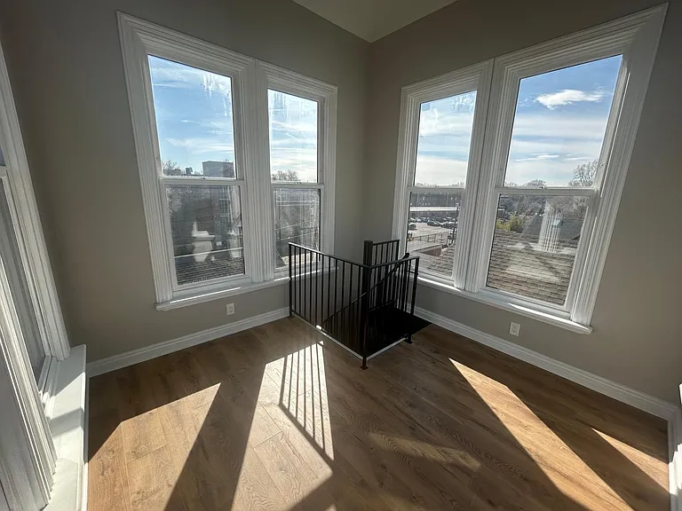 3805 Franklin Blvd #301 — Photo 57