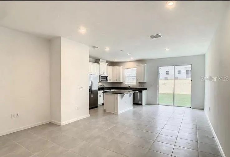 3 bed, 2.5 bath, 1460 sqft, $2,200 — Photo 4