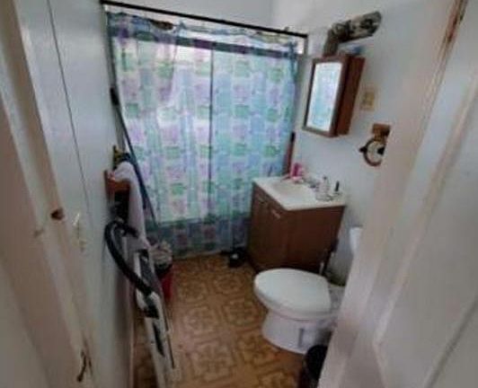 3rd image of 53 School St