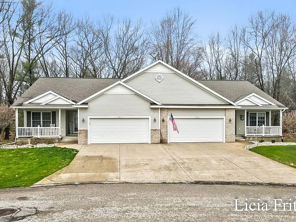 3rd image of 1527 W Addison Way