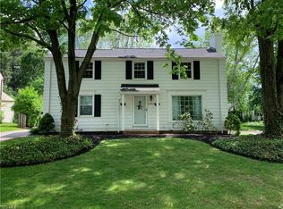 20820 Farnsleigh Rd, Shaker Heights, OH 44122