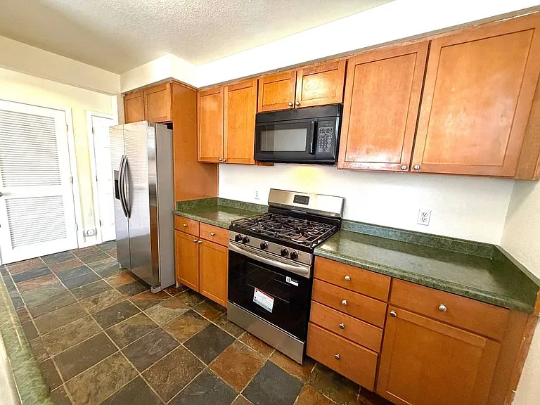 2941 Chavez Ln — Photo 6