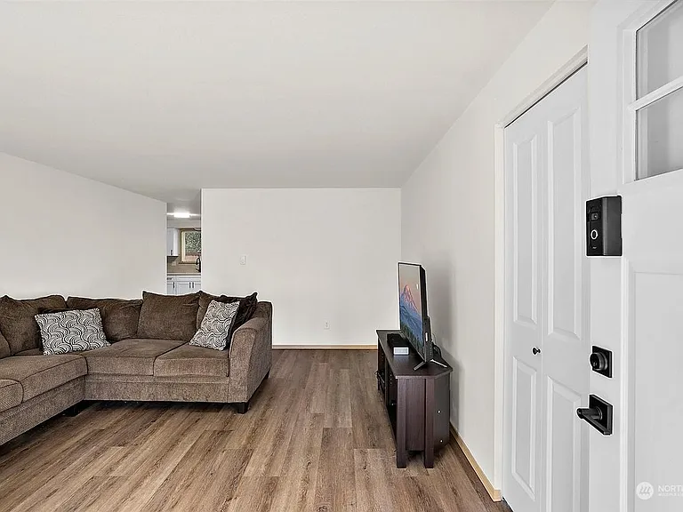 5219 Rumac St SE #B — Photo 8