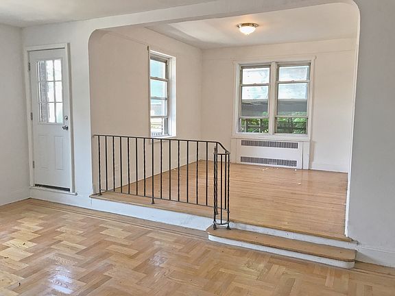 4th image of 610 Victory Blvd APT 1C