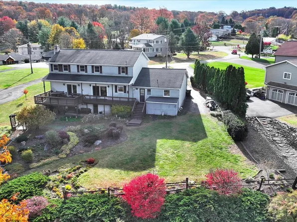 831 Cayuga Cv, Auburn, PA 17922