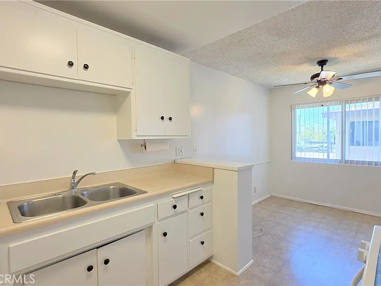 1086 Springfield St #D — Photo 7