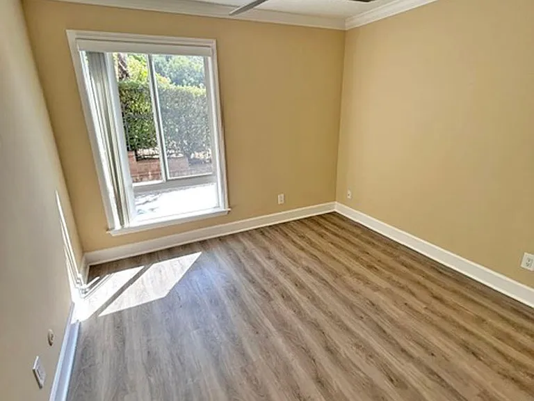 Laurelwood Apartments — Photo 22