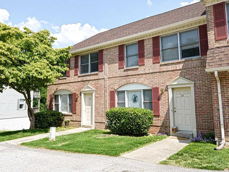 Walden Townhomes — Photo 23