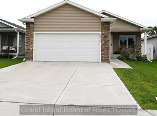 1529 E 5th St, Grand Island, NE 68801