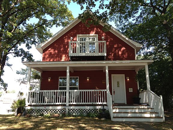 2nd image of 400 Forest Ave E