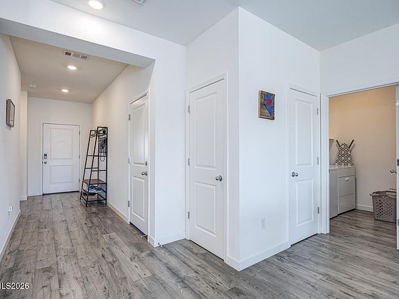 3rd image of 1049 Tamarack Ct