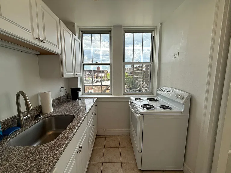 New King Edward Apartments — Photo 403